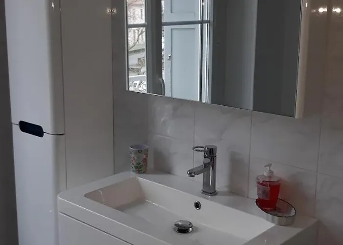Alojamento de Acomodação e Pequeno-almoço Aude Cite-city 3*
